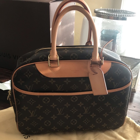 Louis Vuitton Handbags - 100% authentic Louis Vuitton Deauville bag